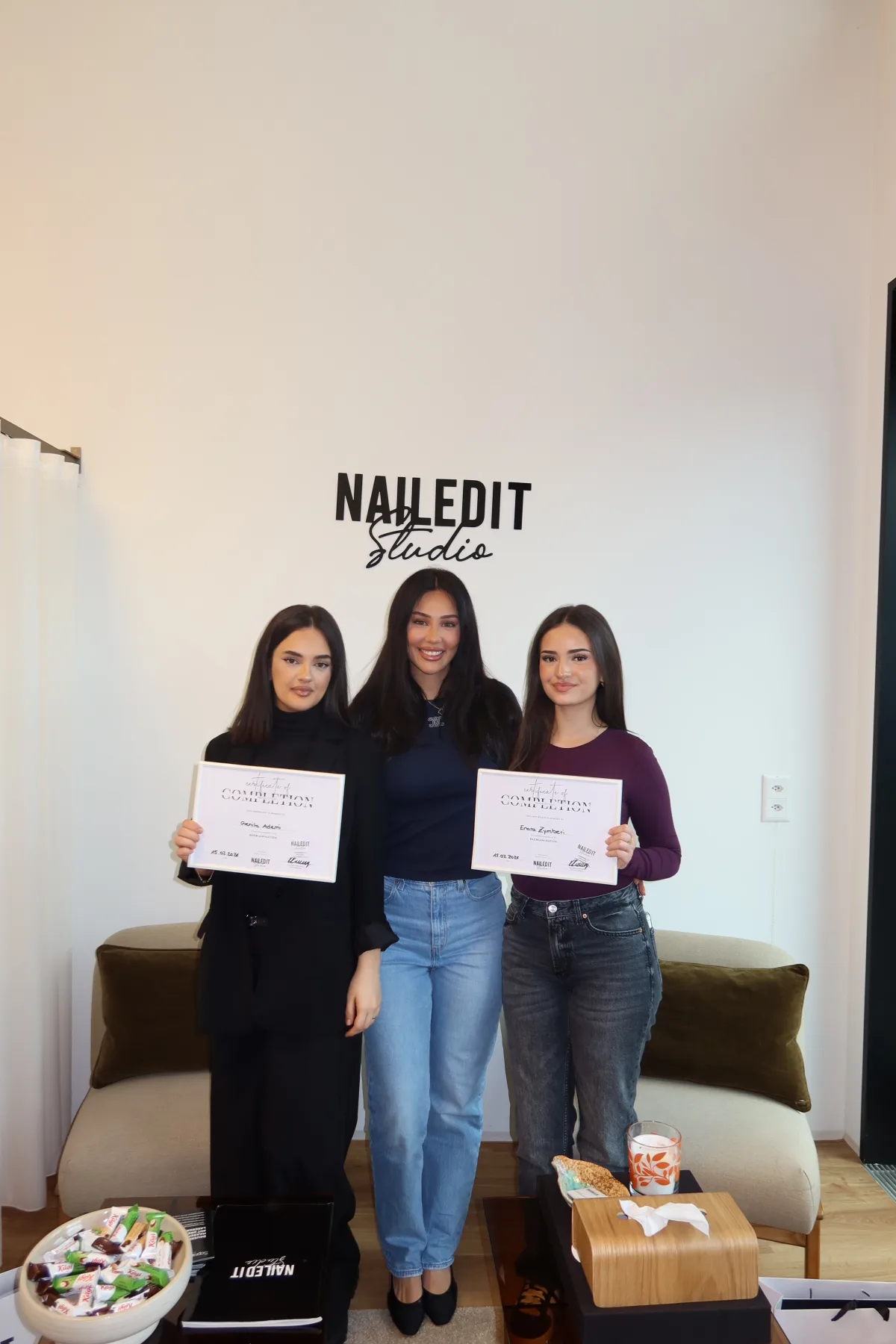 Zertifikatsübergabe im Nailed It Studio