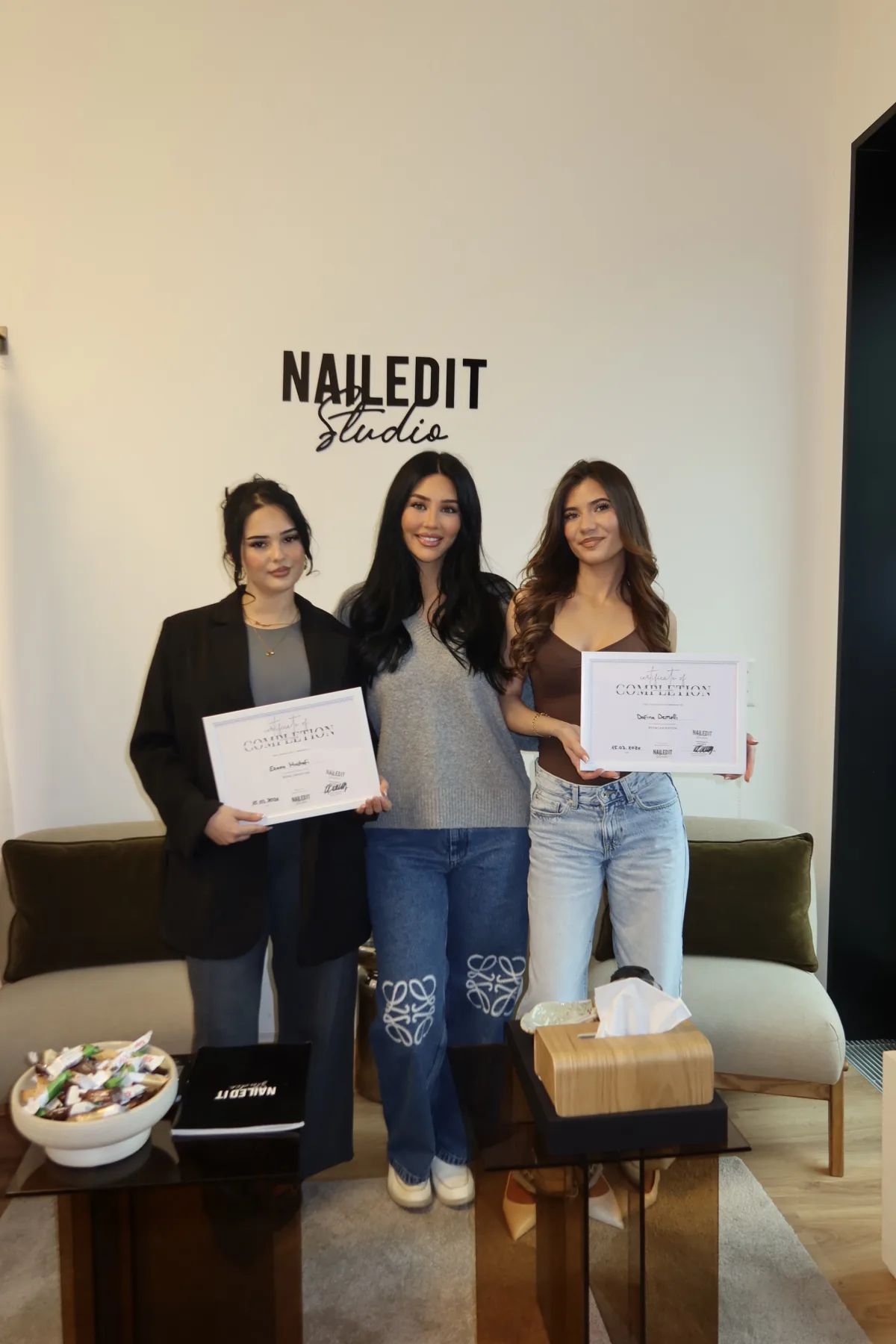 Absolventinnen der Beauty Academy