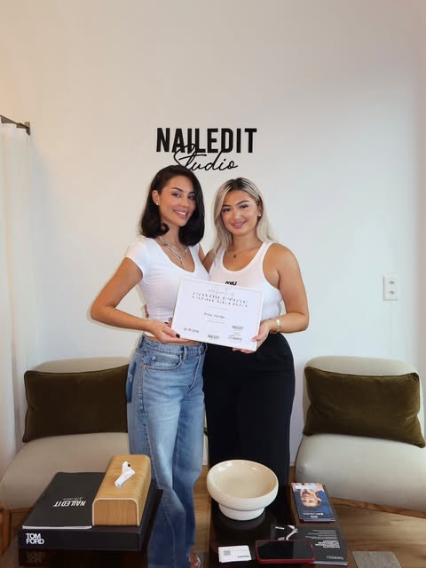 Erfolgreich abgeschlossen! ✨ Unsere talentierte Brow-Artistin Arlina hat die Brow Lifting Schulung erfolgreich absolviert 🎓🤎 Wir sind stolz auf dein tolles Ergebnis und deine Mot